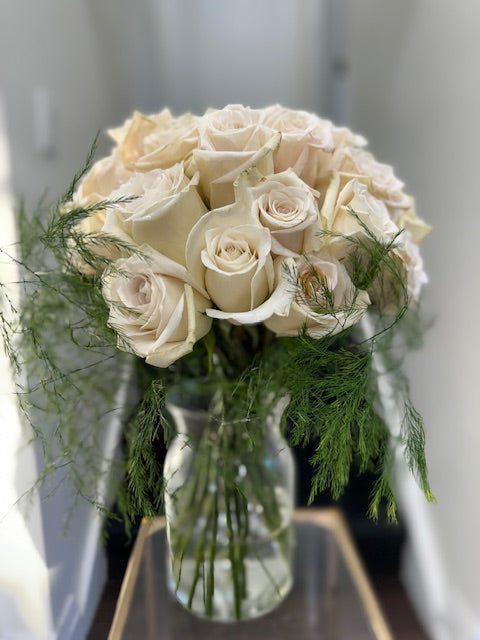 Dozen white roses 1